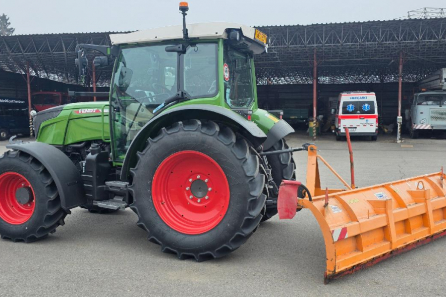Predani-traktoru-Fendt-211-s-vario-gen3-Pribram